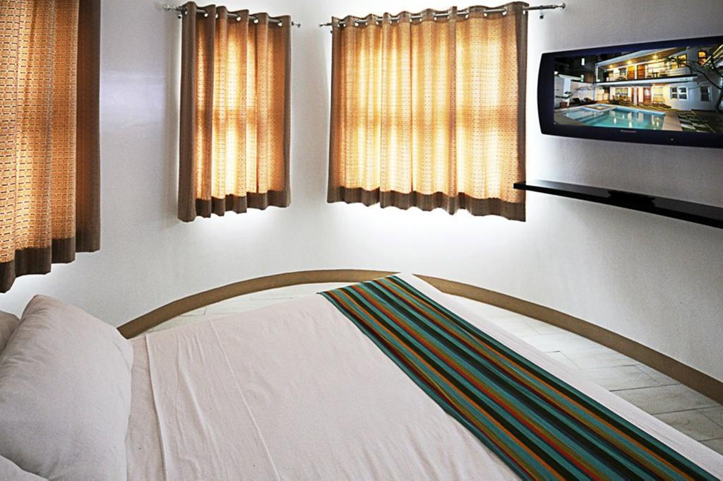 Balabag  Bluewaves Westcliff Villa חדר תמונה