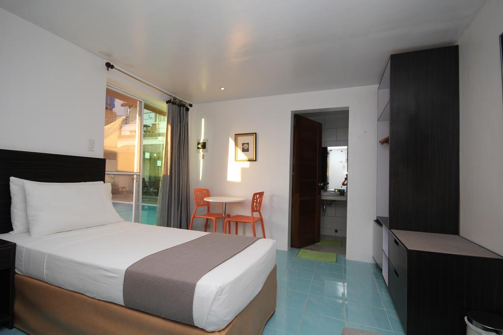 Balabag  Bluewaves Westcliff Villa מראה חיצוני תמונה