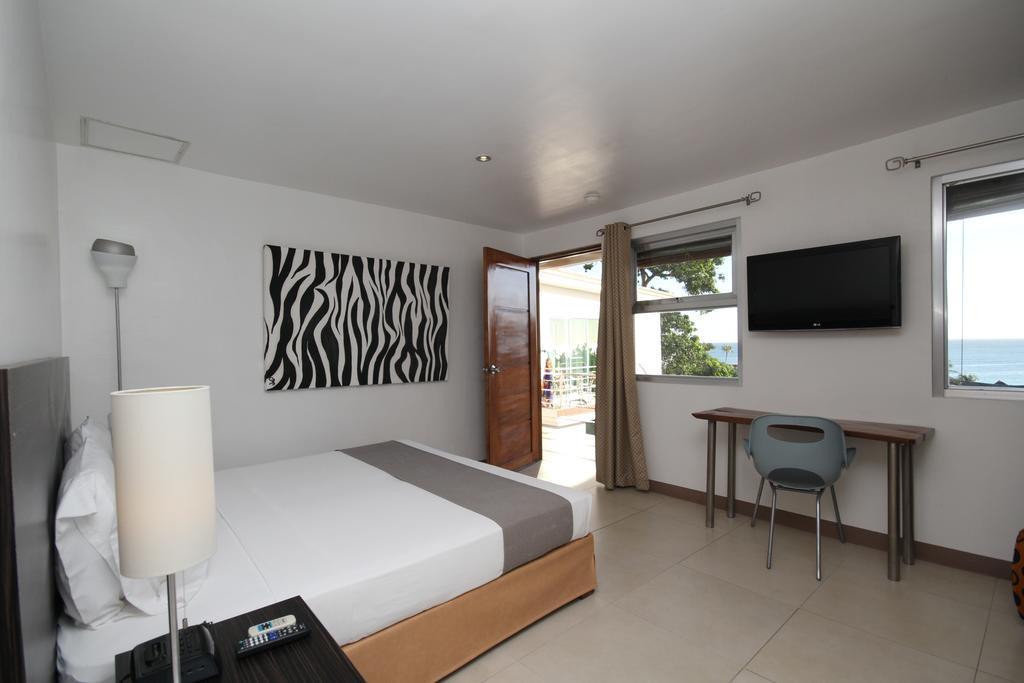 Balabag  Bluewaves Westcliff Villa מראה חיצוני תמונה